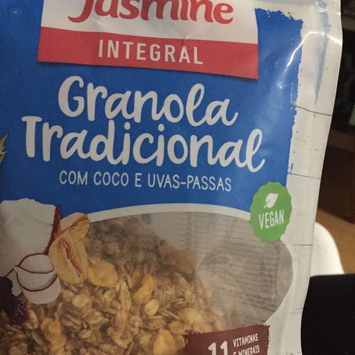 photo of Jasmine Granola Tradicional con coco y pasas shared by @elis31montealbano on  19 Apr 2022 - review