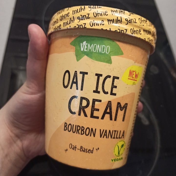 photo of Vemondo Oat Ice Dessert Bourbon Vanilla shared by @rebbbsacco on  01 Feb 2022 - review