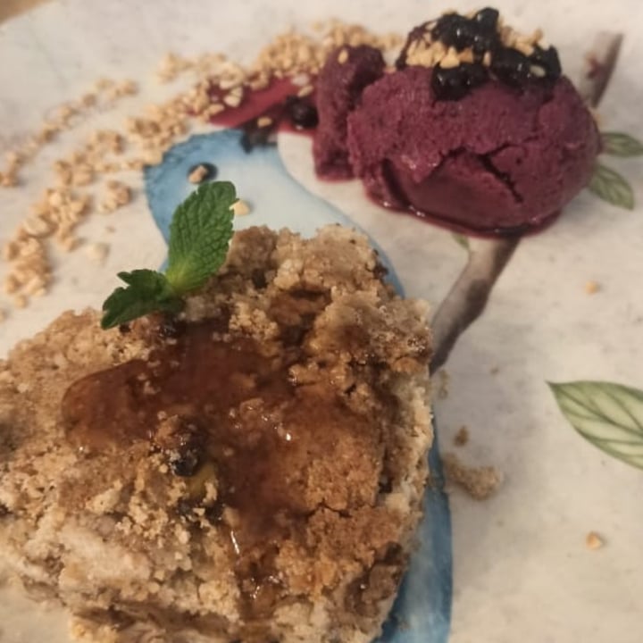 review photo of Caballete & Berenjena Vegan Food Crumbel de manzana y canela shared by @nikotok on 30 Aug 2021 - review