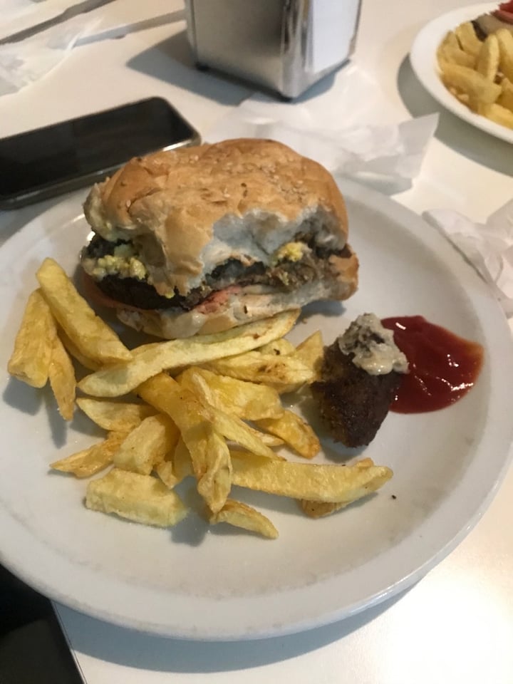photo of Loving Hut Microcentro V-egg Burguer shared by @juliprisma on  19 Dec 2019 - review