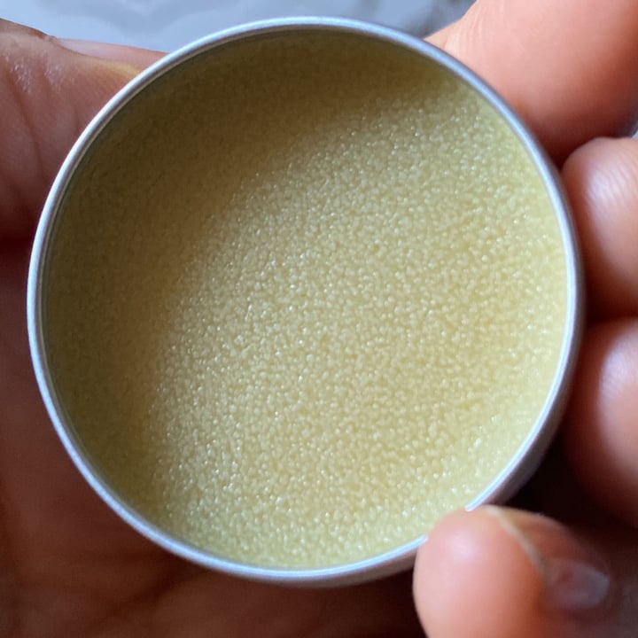 review photo of LUSH Fresh Handmade Cosmetics Balsamo Labbra Rose Lollipop shared by @seitan1 on 19 Jun 2022 - review