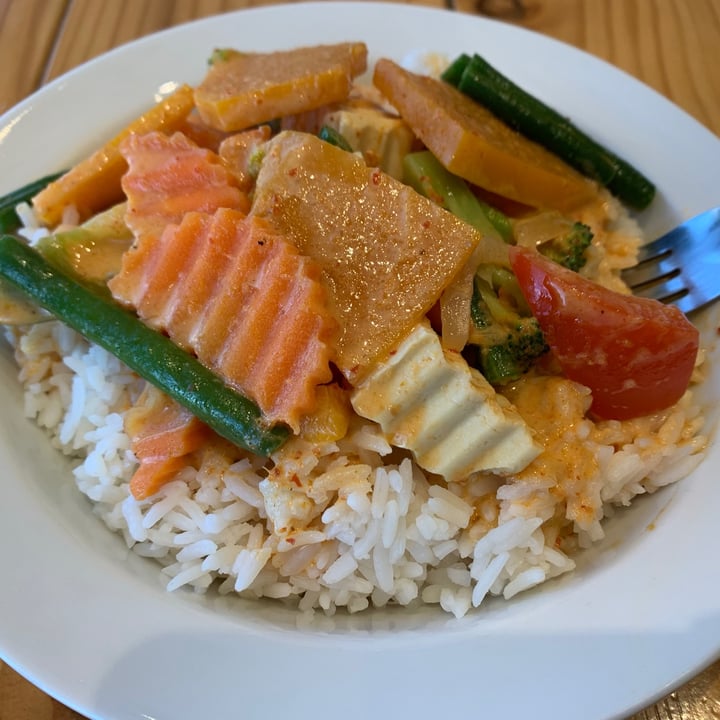 photo of Ayada Thai Penang Curry With Tofu, Veggies & Rice shared by @rickyb on  21 Apr 2021 - review