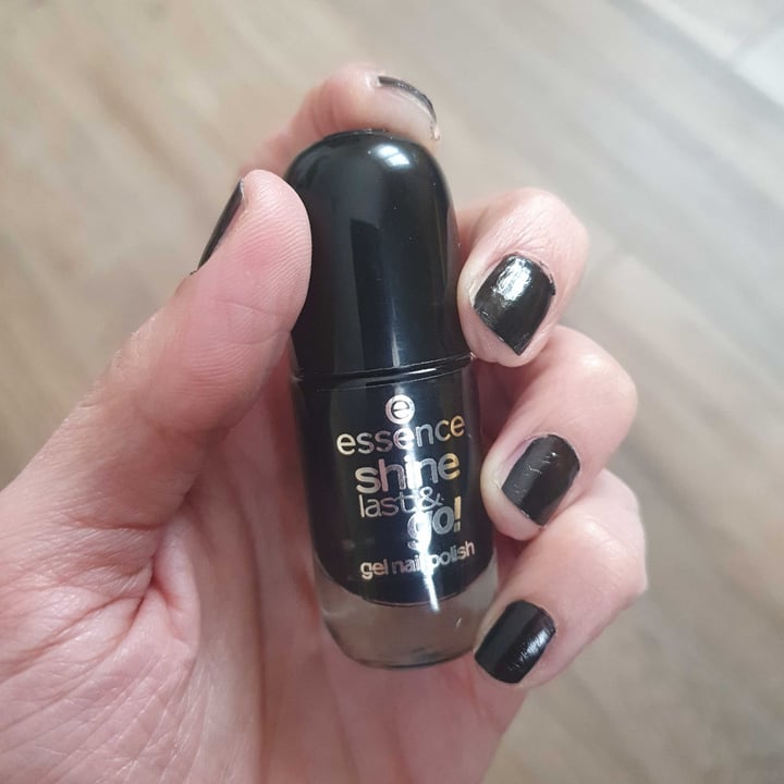 photo of Essence  Smalto Shine Last & Go 46 (Black is Black) shared by @fruka19 on  23 Apr 2022 - review