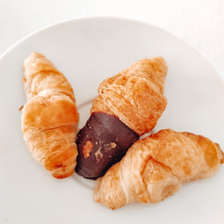 photo of CroisSants Mini croissant de chocolate negro shared by @veganhumanok on  17 Jul 2021 - review