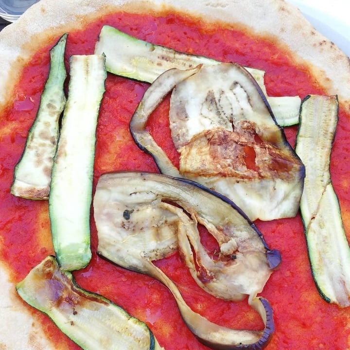 photo of Mama Eat Street Food Vegetables Pizza shared by @giulia97 on  09 May 2021 - review