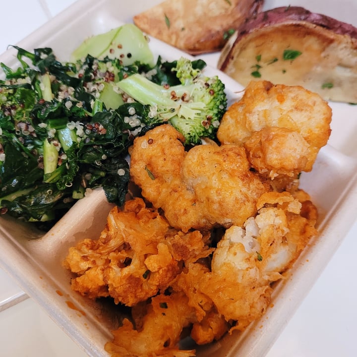 photo of Erewhon Market Combo Plate shared by @byobottlesg on  16 Dec 2021 - review