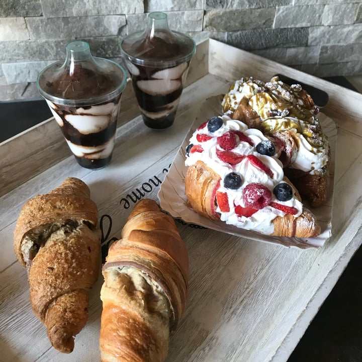 review photo of Efrem - Caffetteria, Pasticceria, Cucina Cornetto bomb frutta shared by @aurora110689 on 29 Nov 2021 - review