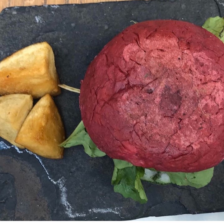 review photo of Canasto Picnic Bistrò Hamburguesa De Quinua shared by @elisatahara on 05 Mar 2020 - review