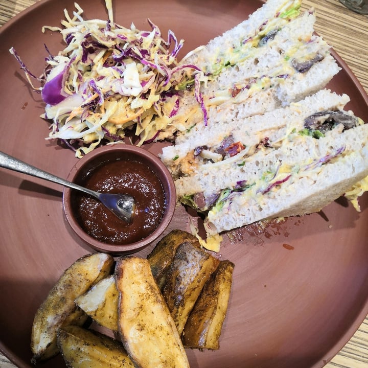 photo of Buenos Aires Verde Tuna club sandwich shared by @vivegan on  08 Feb 2021 - review