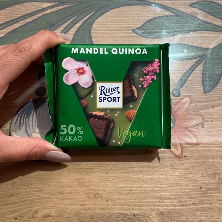 review photo of Ritter Sport Mandel Quinoa 50% Cacao shared by @chiaranoir on 14 Aug 2022 - review