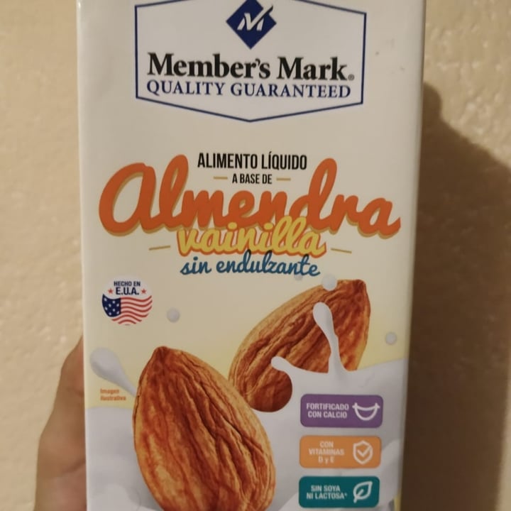 photo of Member's Mark  Leche de Almendras Vainilla shared by @erikayuliana on  08 Jun 2020 - review