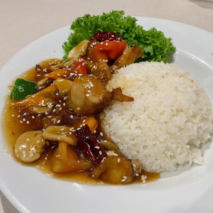 review photo of D’Life Signature Gong Bao Monkey Head Mushroom with Rice shared by @roshninagaria on 14 Aug 2021 - review