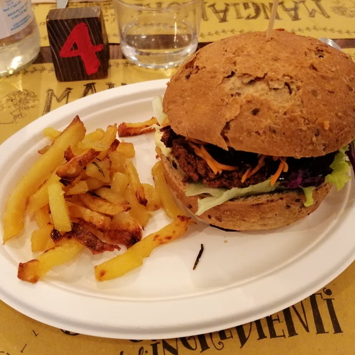 photo of Mangiamore Burger Mangiamore shared by @micheladallavalle on  05 Jan 2023 - review