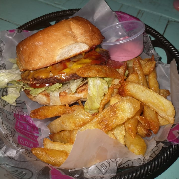 review photo of Lado V Hamburguesa Podrán shared by @camilaferrari on 10 Oct 2021 - review