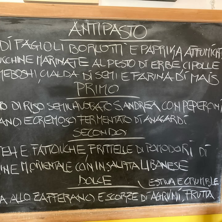 photo of Pitagora Locanda Vegana kufteh frittelle di pomodori di origine medio orientale con insalata libanese shared by @fravegan on  28 Aug 2022 - review