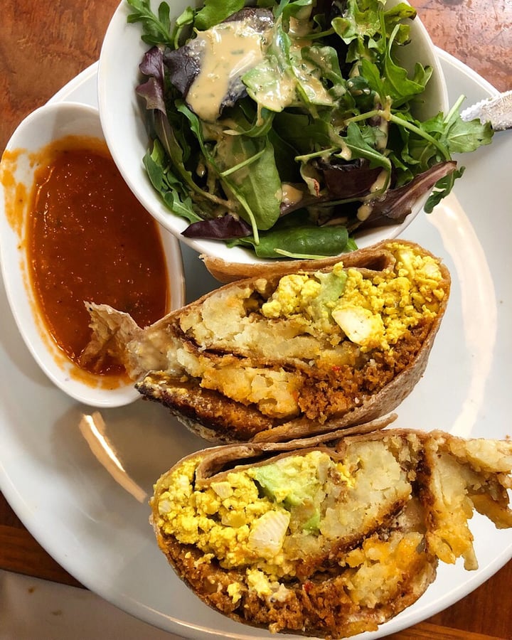 photo of Real Food Daily Breakfast burrito shared by @veganbooty on  13 Feb 2019 - review