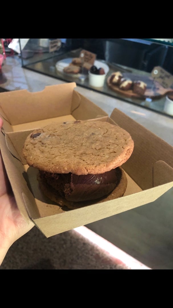 photo of Girls & Boys Ice Cream Cookie Sandwich shared by @camille7 on  03 Apr 2020 - review