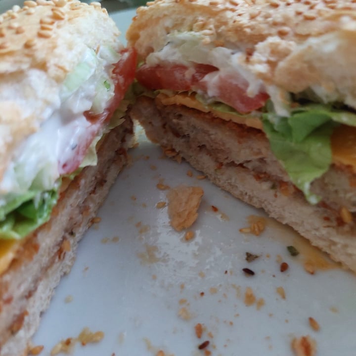 photo of Fry's Family Food Chicken-Style Burgers shared by @mariavinhando on  02 Jun 2022 - review