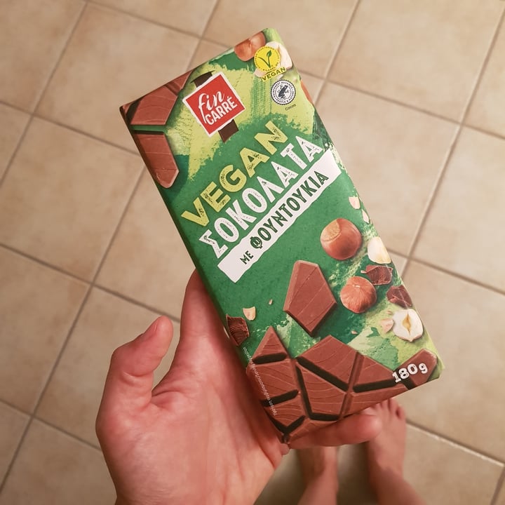 review photo of Fin Carré Chocolate con avellanas troceadas shared by @veganthrepsi on 27 May 2022 - review