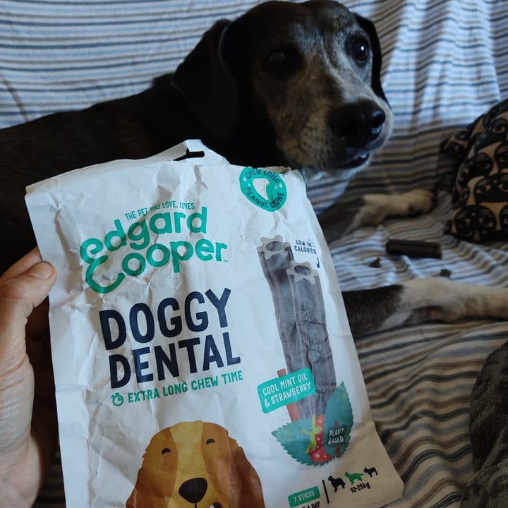 photo of Edgard & Cooper Stick dental Perros Fresa y menta shared by @anniev on  14 May 2021 - review