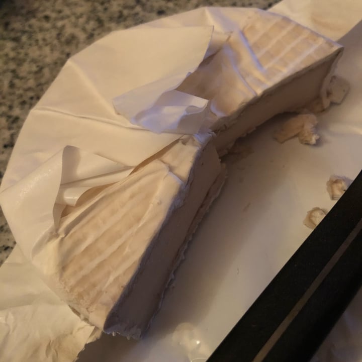 photo of Veganz Cashewbert shared by @hellolen on  07 Jan 2022 - review