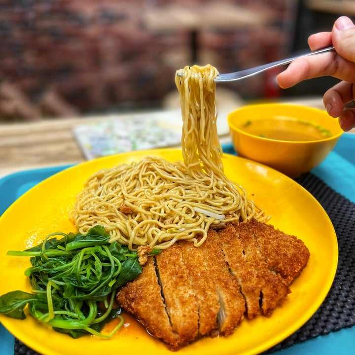 photo of Bodhi Deli 菩提斋 Chicken Cutlet Noodles shared by @consciouscookieee on  02 Dec 2021 - review