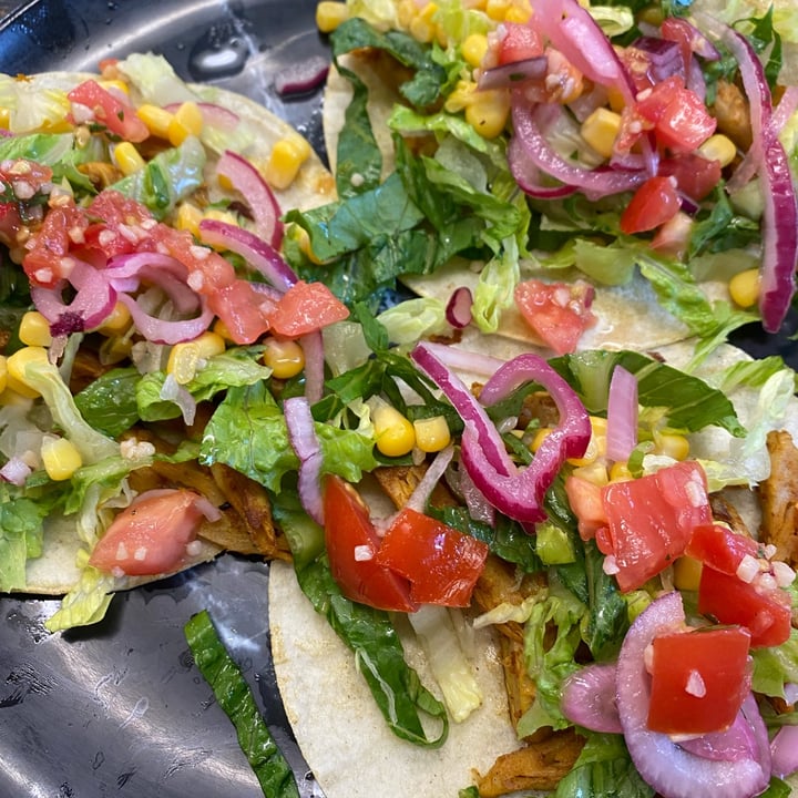 photo of Make It Vegan Toni’s Chick’n Tacos shared by @nathlena19 on  19 Sep 2022 - review