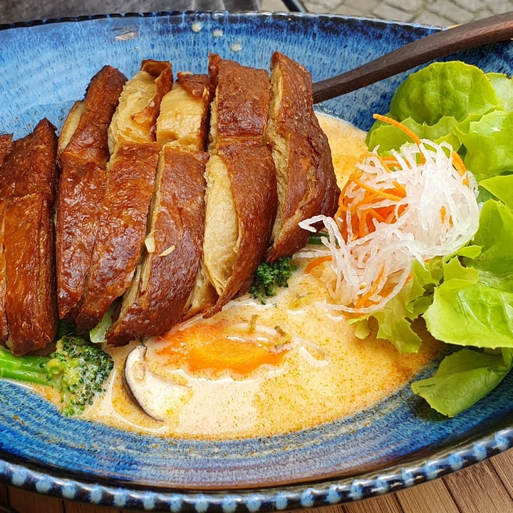 photo of Secret Garden Vegan Sushi München Thai Ente Rot shared by @kirsten123 on  17 Jul 2022 - review