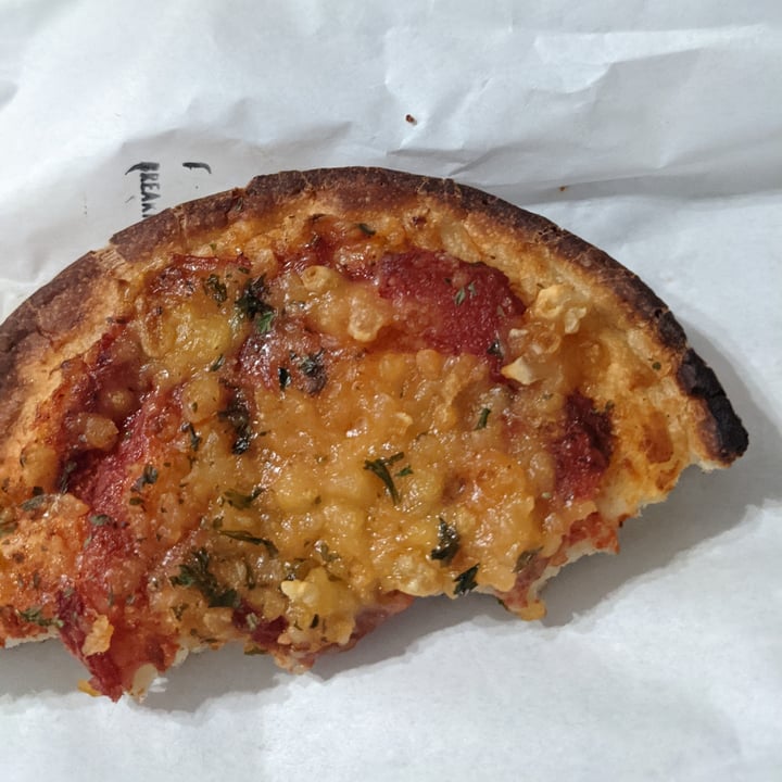 photo of Green New American Vegetarian Mini Pizza shared by @vigilante-vegan on  16 Oct 2021 - review