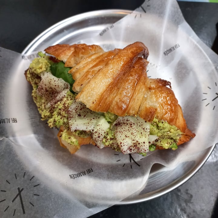 photo of Fifi Almacén Croissant Relleno Con Palta shared by @mirimaza on  22 Sep 2021 - review