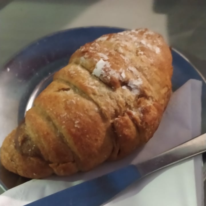 review photo of Barro Café medialuna con dulce de almendras shared by @ariiwtff on 06 Sep 2022 - review