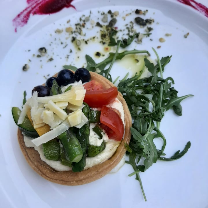 photo of Apriti Sesamo Crostino Con Olive, Asparagi, Formaggio Veg, Olio Evo, Hummus E Mirtilli shared by @marco-k1977 on  13 Jun 2021 - review