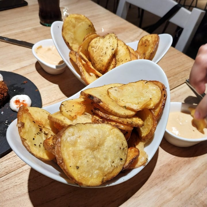 photo of Restaurante Alive Patatas bravas shared by @cristinaroes on  28 Jan 2021 - review