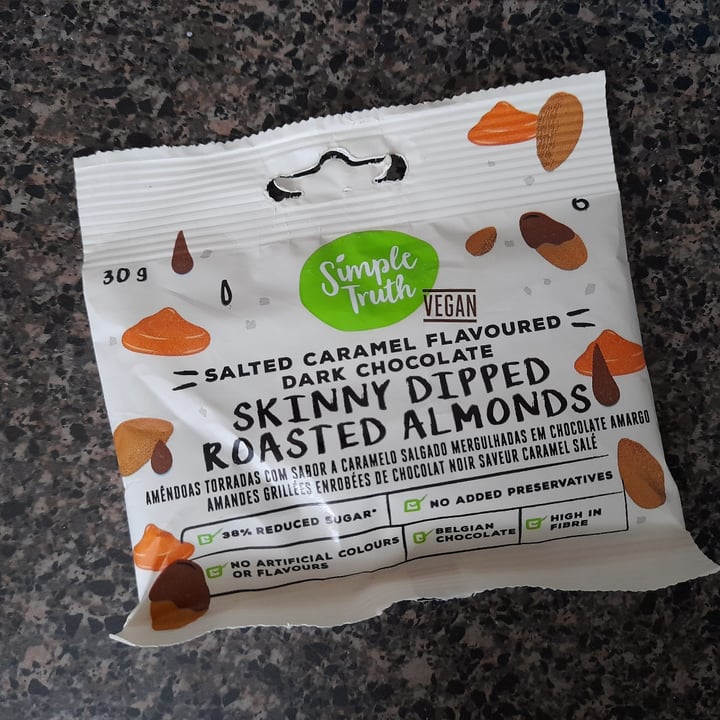 photo of Simple Truth Salted Caramel Flavoured Dark Chocolate Skinny Dipped Roasted Almonds shared by @ang-ella on  21 Nov 2020 - review