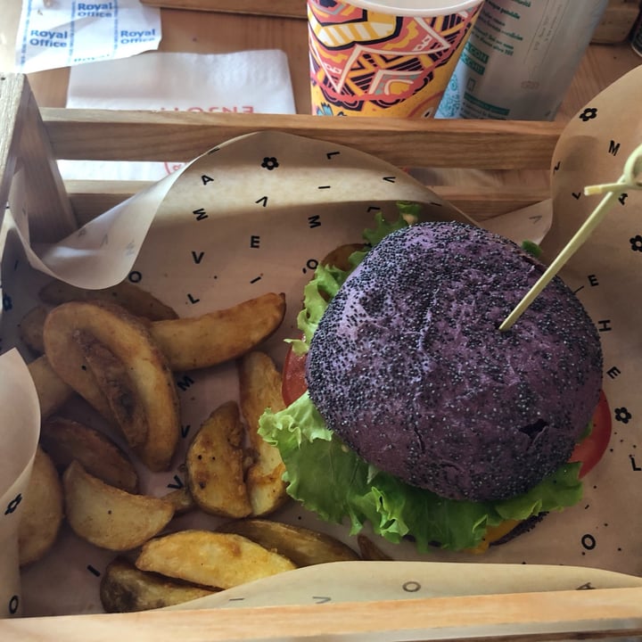 photo of Flower Burger Purple Cheesy shared by @bice on  21 Sep 2022 - review