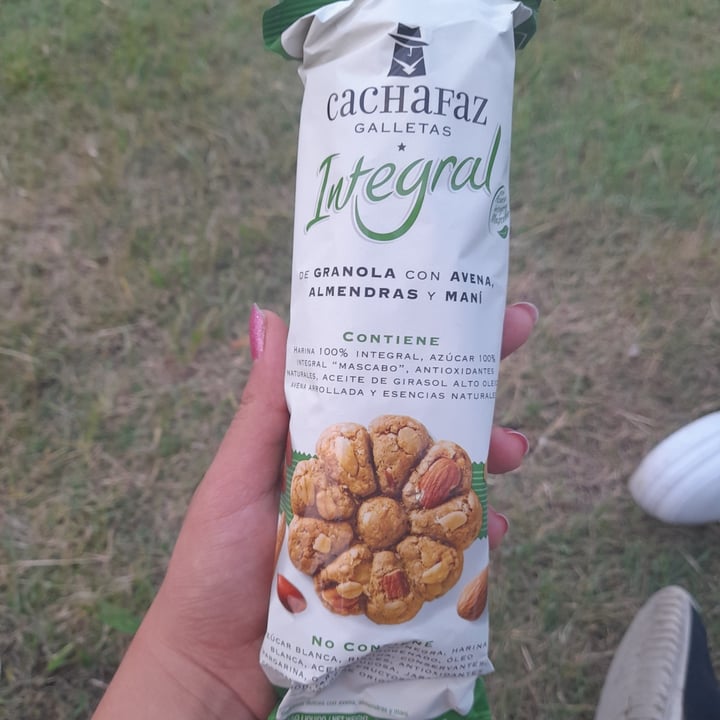 review photo of Cachafaz Galletas Integral de Granola con Avena, Almendra y Mani shared by @macasimone on 15 Apr 2022 - review