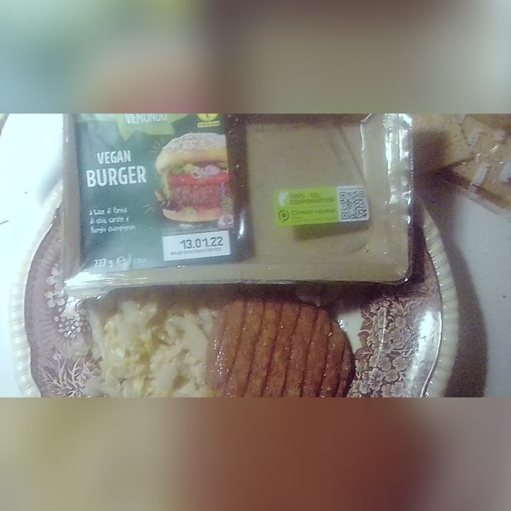 review photo of Vemondo Vegan Burger a base di farina di soia, carote e funghi champignon shared by @marcolily on 18 Jan 2022 - review