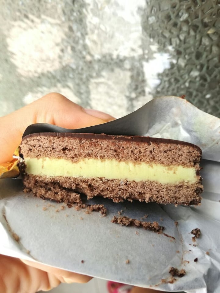 photo of Green & Veggie Alfajor Vegano relleno Lemon Pie shared by @caluu on  02 Feb 2020 - review