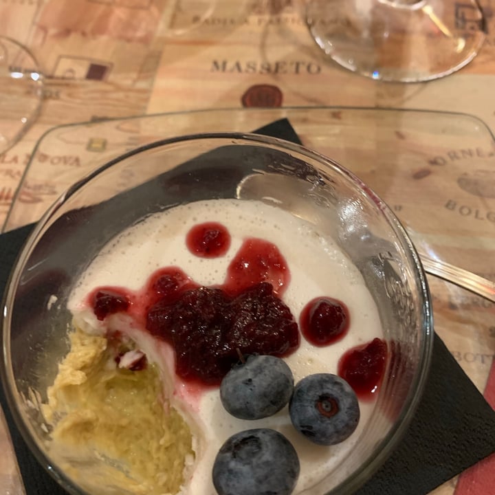 photo of Amaranto Ristorante Bavarese mango e fragola shared by @veganmarten on  30 Jul 2021 - review