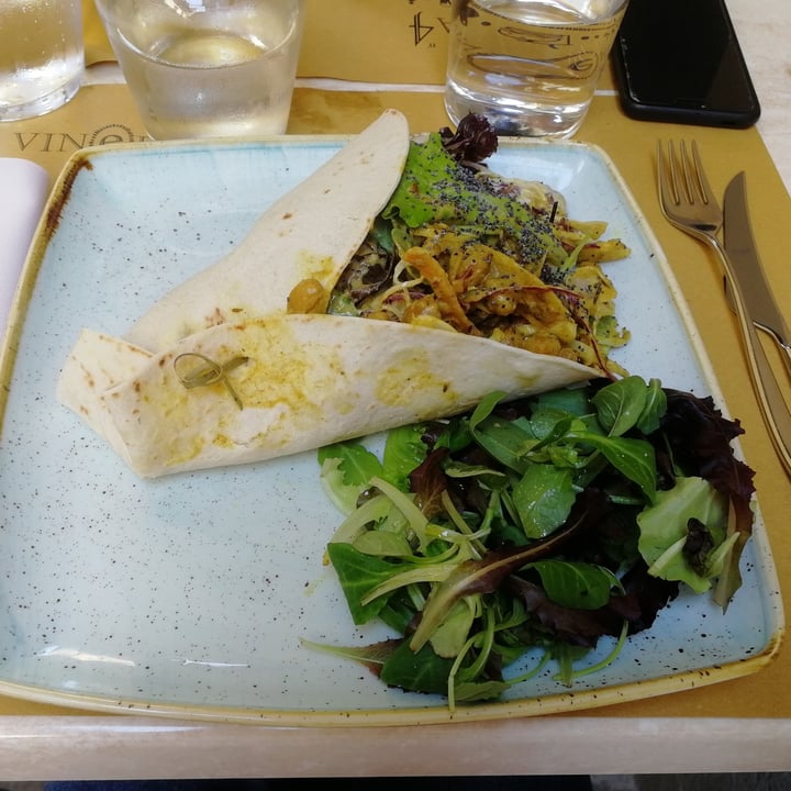 photo of Vineria N°4 Shawarma versione veg shared by @sartina on  17 Jun 2022 - review