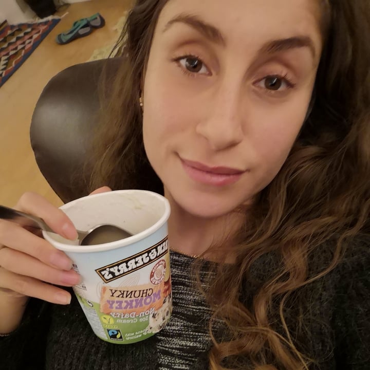 photo of Ben & Jerry's Chunky Monkey Non-Dairy Ice Cream shared by @nasims on  28 Jan 2021 - review