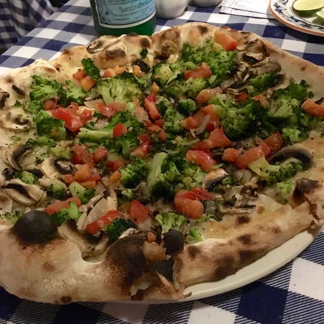 Foto do prato “Custom Plant-Based Pizza”