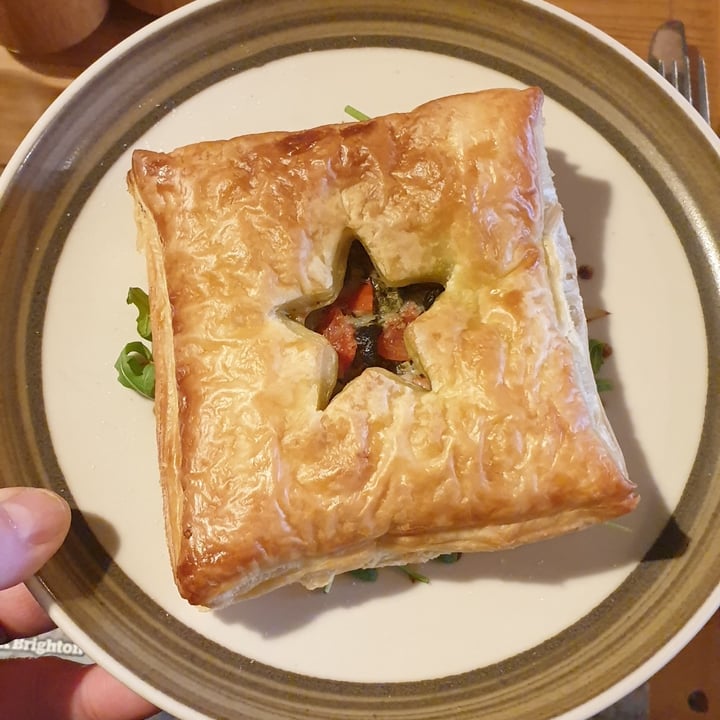 photo of Mad Cucumber Pesto, Feta Cheese And Black Olives Puff Pastry Parcel shared by @militantvegan on  11 Dec 2022 - review