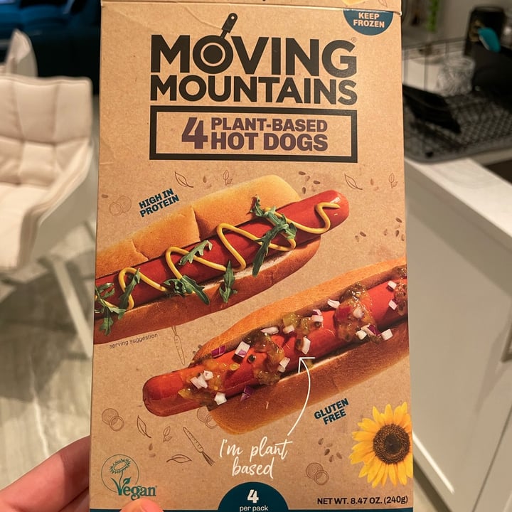 photo of Moving Mountains 4 Plant-based Hot Dogs shared by @natalinkal on  15 Jan 2022 - review