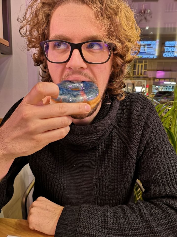 photo of Space Burger Vienna Galaxy Donut shared by @mrveganvienna on  27 Feb 2020 - review