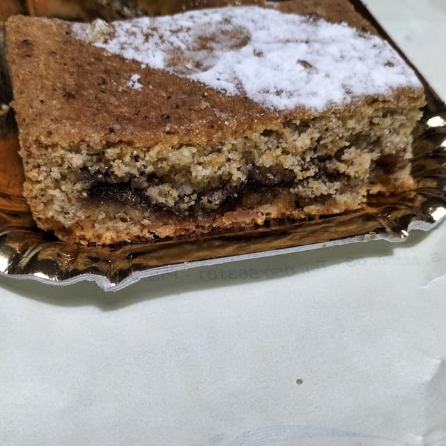 Foto del piatto “Pan di spagna al melograno”