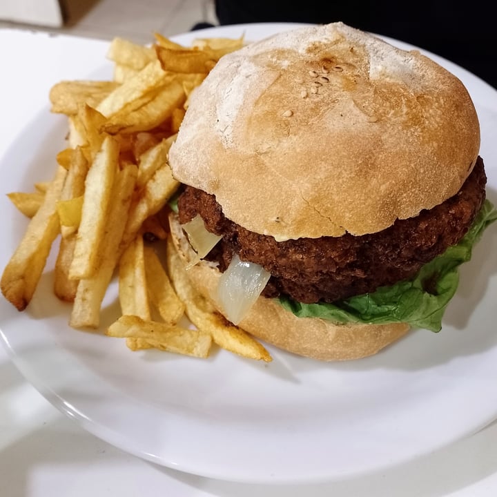 photo of Loving Hut Microcentro Hamburguesa de Hongos shared by @deniseeeb on  30 Jun 2022 - review