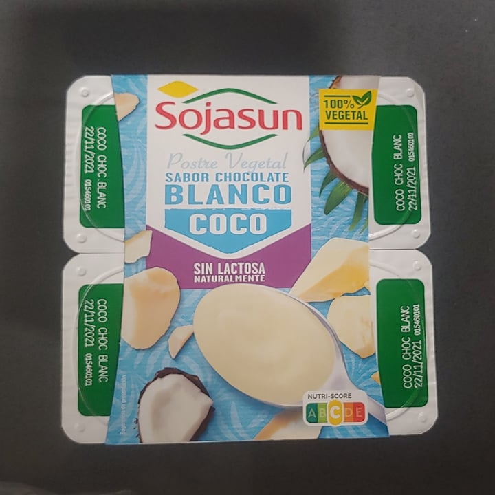 photo of Sojasun Yogur de soja con sabor a chocolate blanco y coco shared by @albavegan on  13 Nov 2021 - review