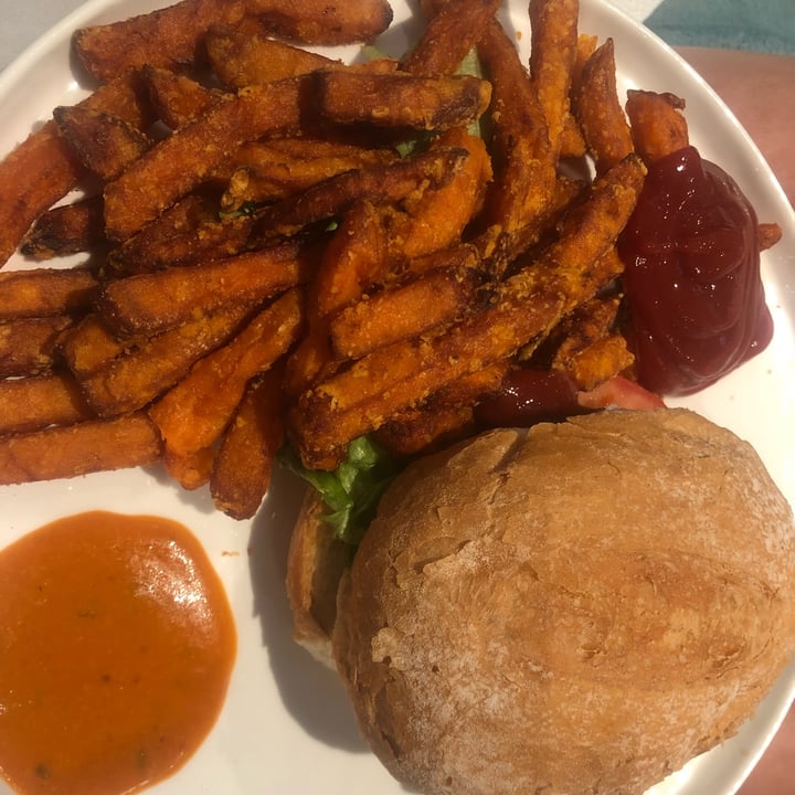 photo of Cafe Roux - Noordhoek Vegan Burger With Butternut Patty shared by @tsbarker on  27 Dec 2021 - review