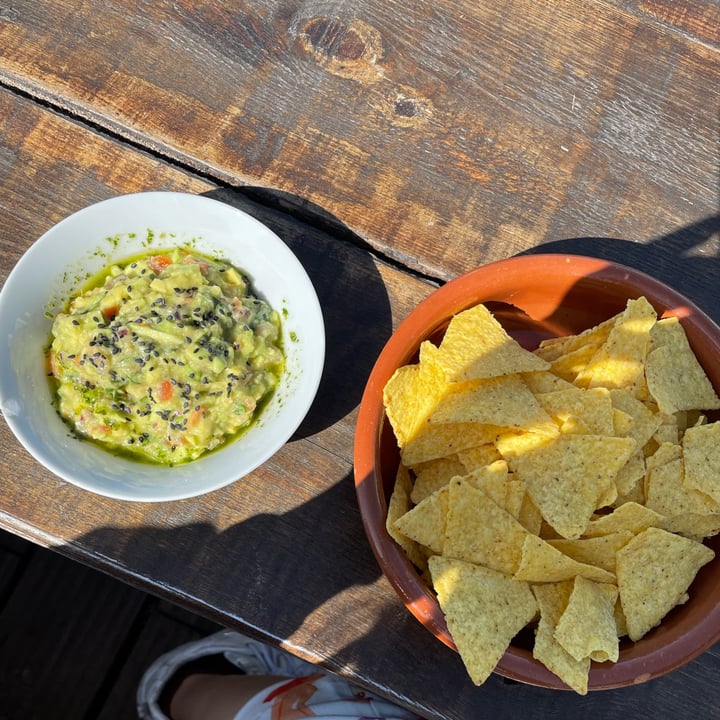 photo of 31crpm Guacamole with nachos shared by @mariaperes on  05 Mar 2022 - review